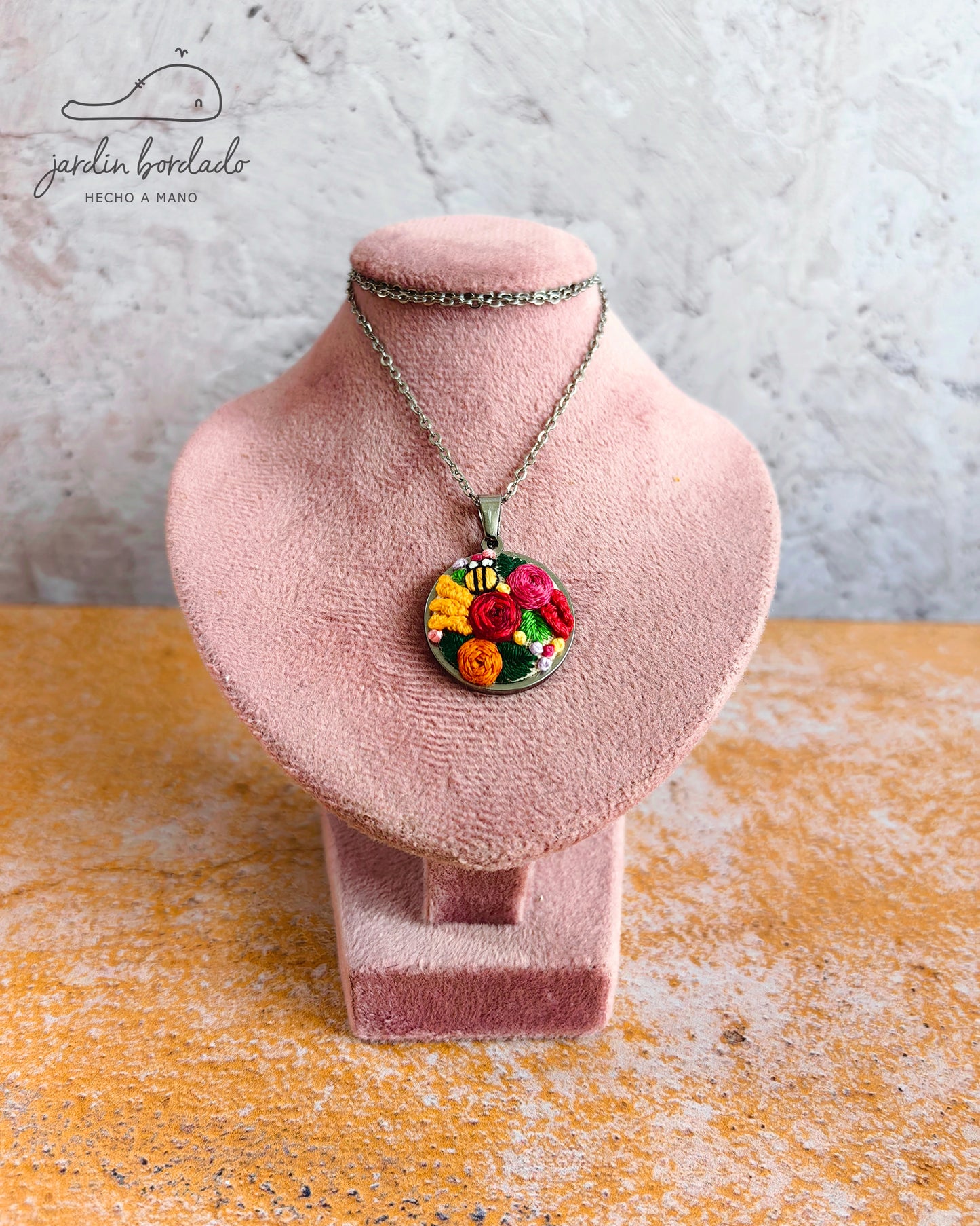 Collar rosas pastel