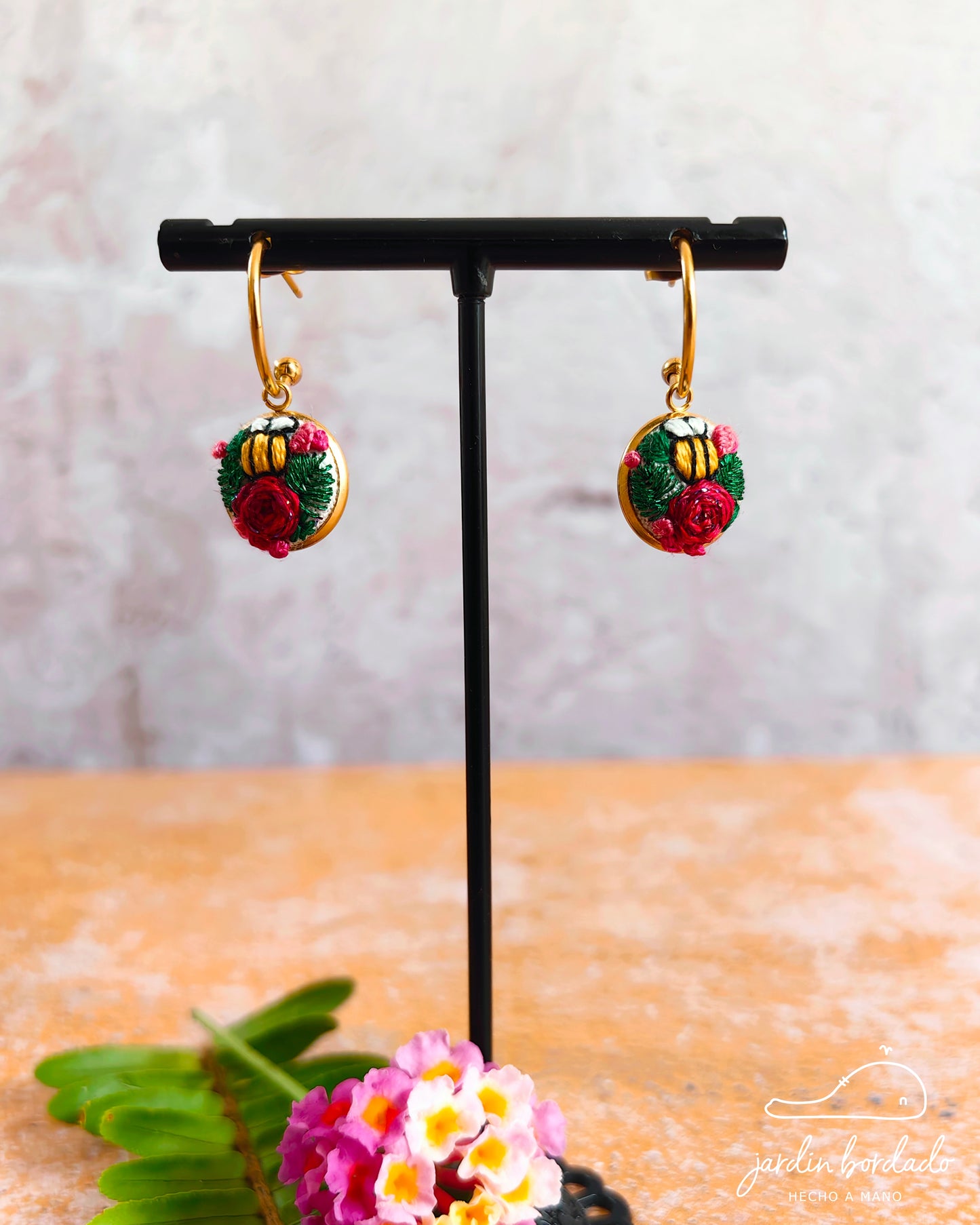 Aretes abejita en rosa