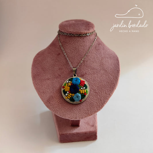 Collar azul y abejitas