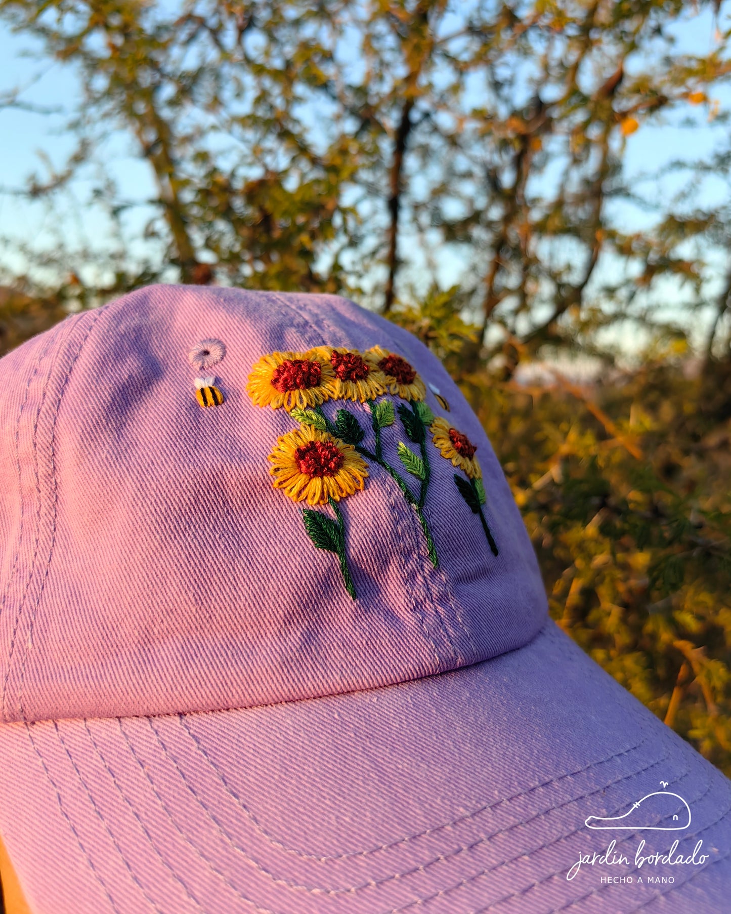 Gorra girasoles lila