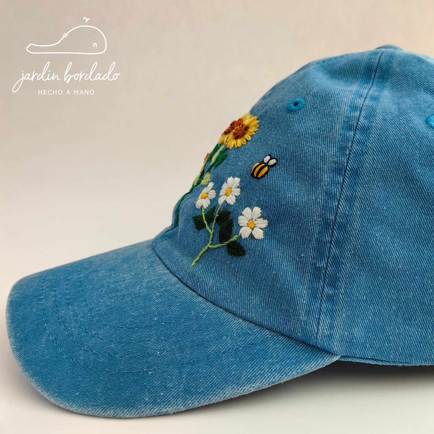 Gorra jardín de abejitas (sobre pedido)