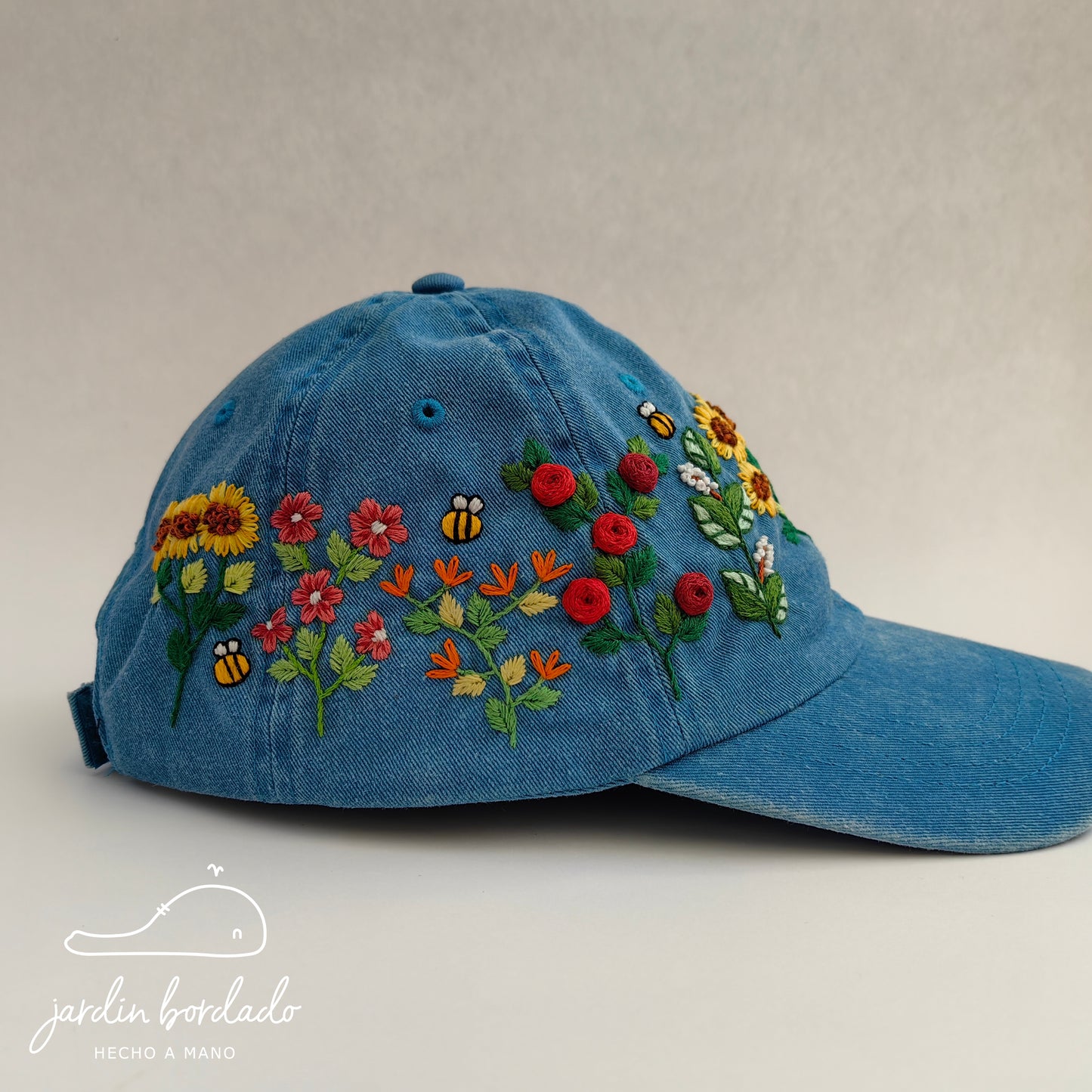 Gorra jardín de abejitas (sobre pedido)