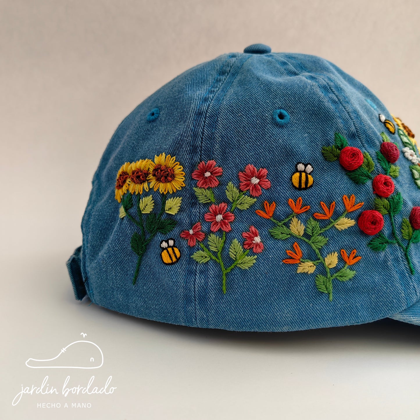 Gorra jardín de abejitas (sobre pedido)