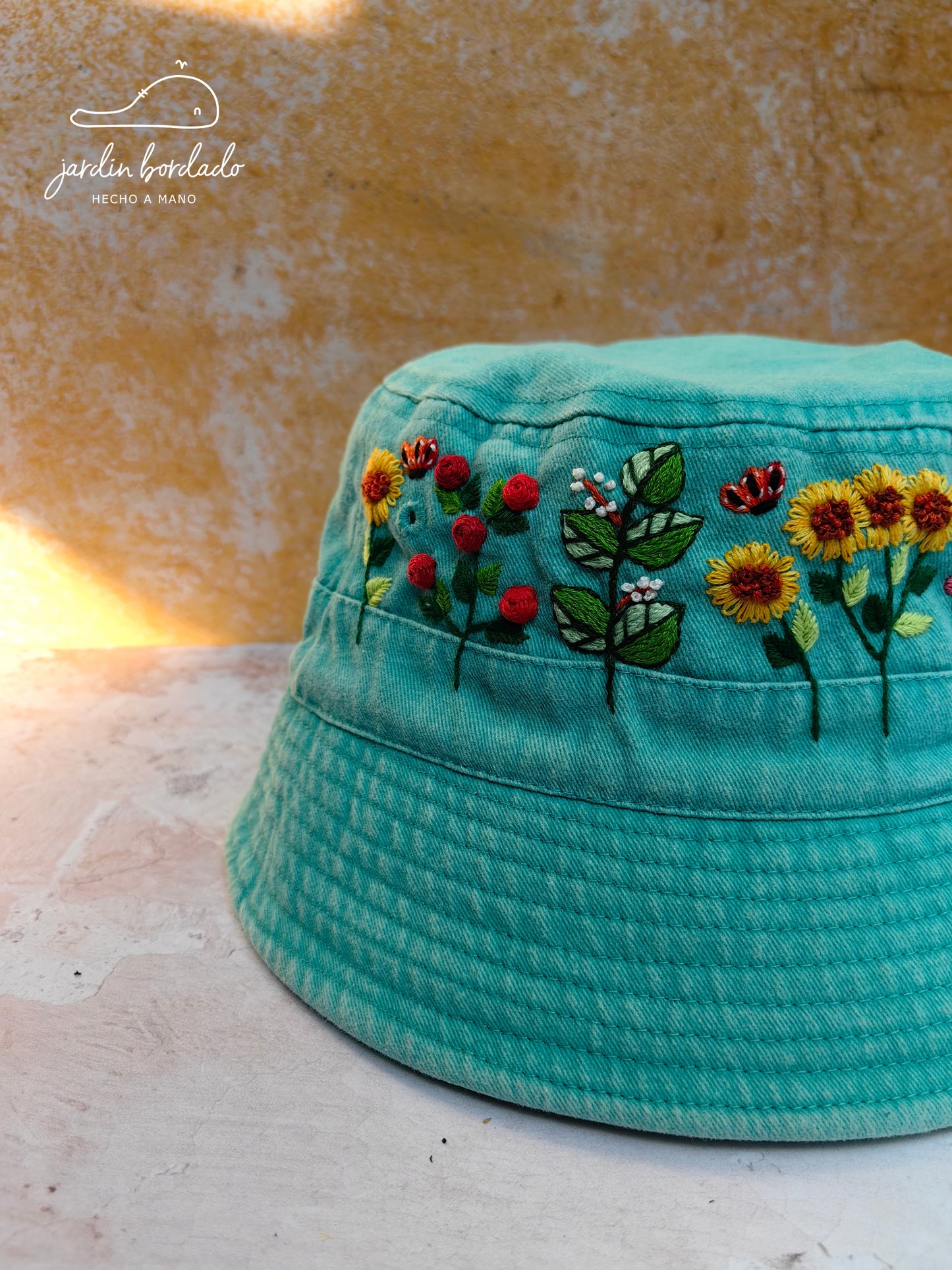 Bucket hat mariposas