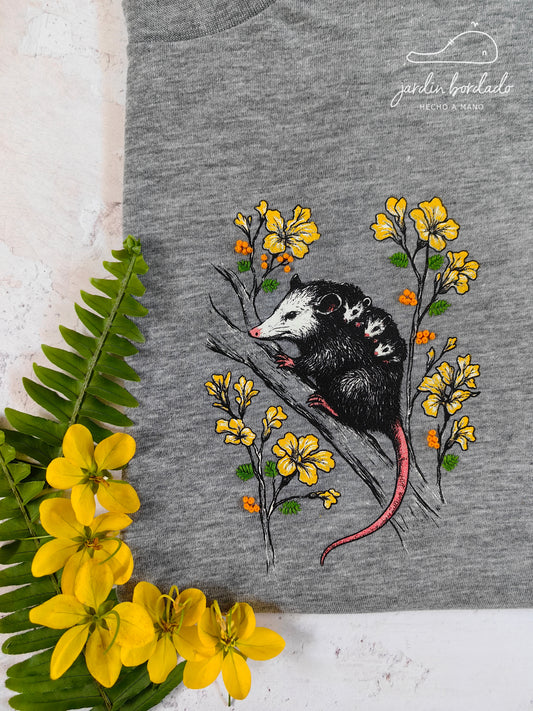 Playera mamá tlacuachín (sobre pedido)