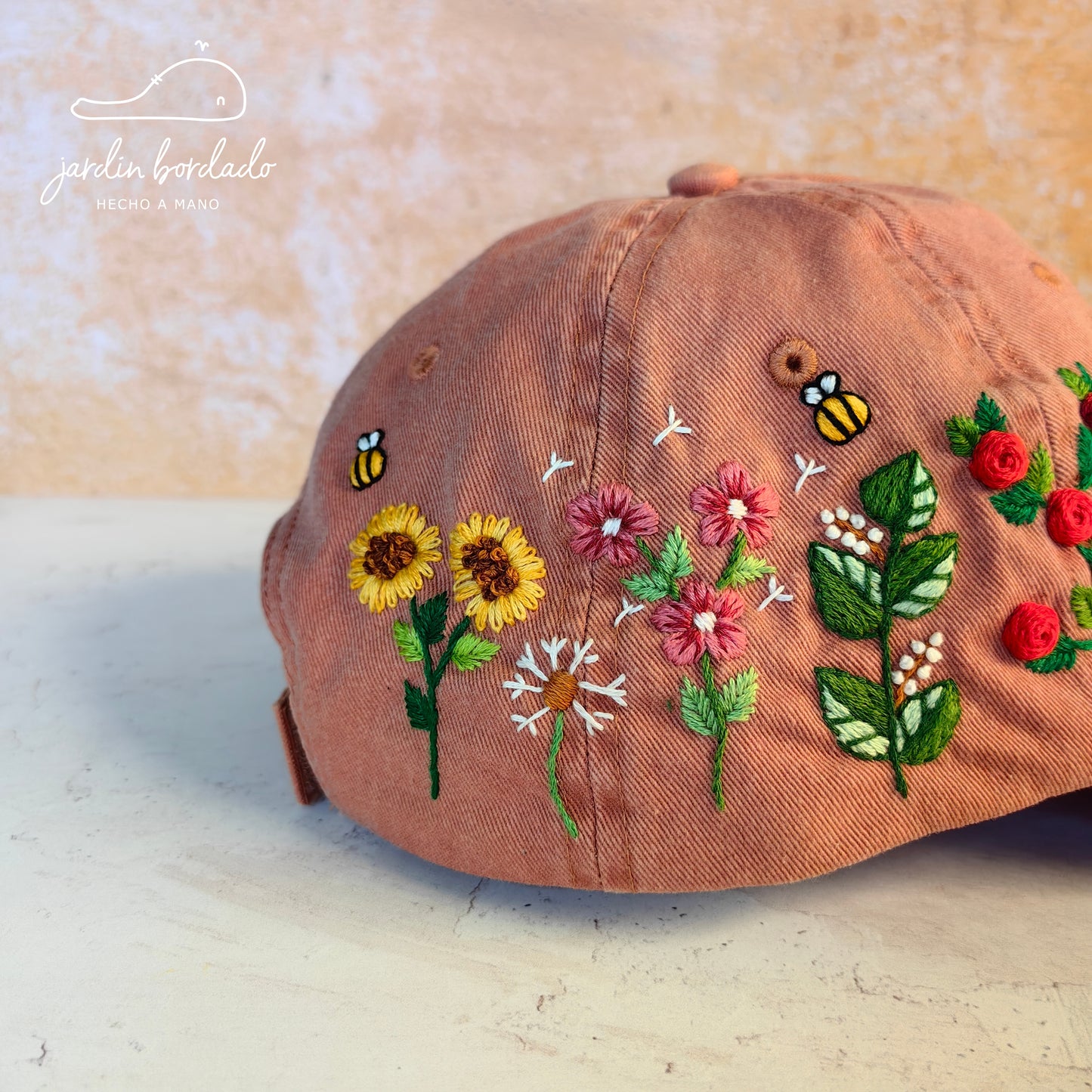 Gorra flores naranja