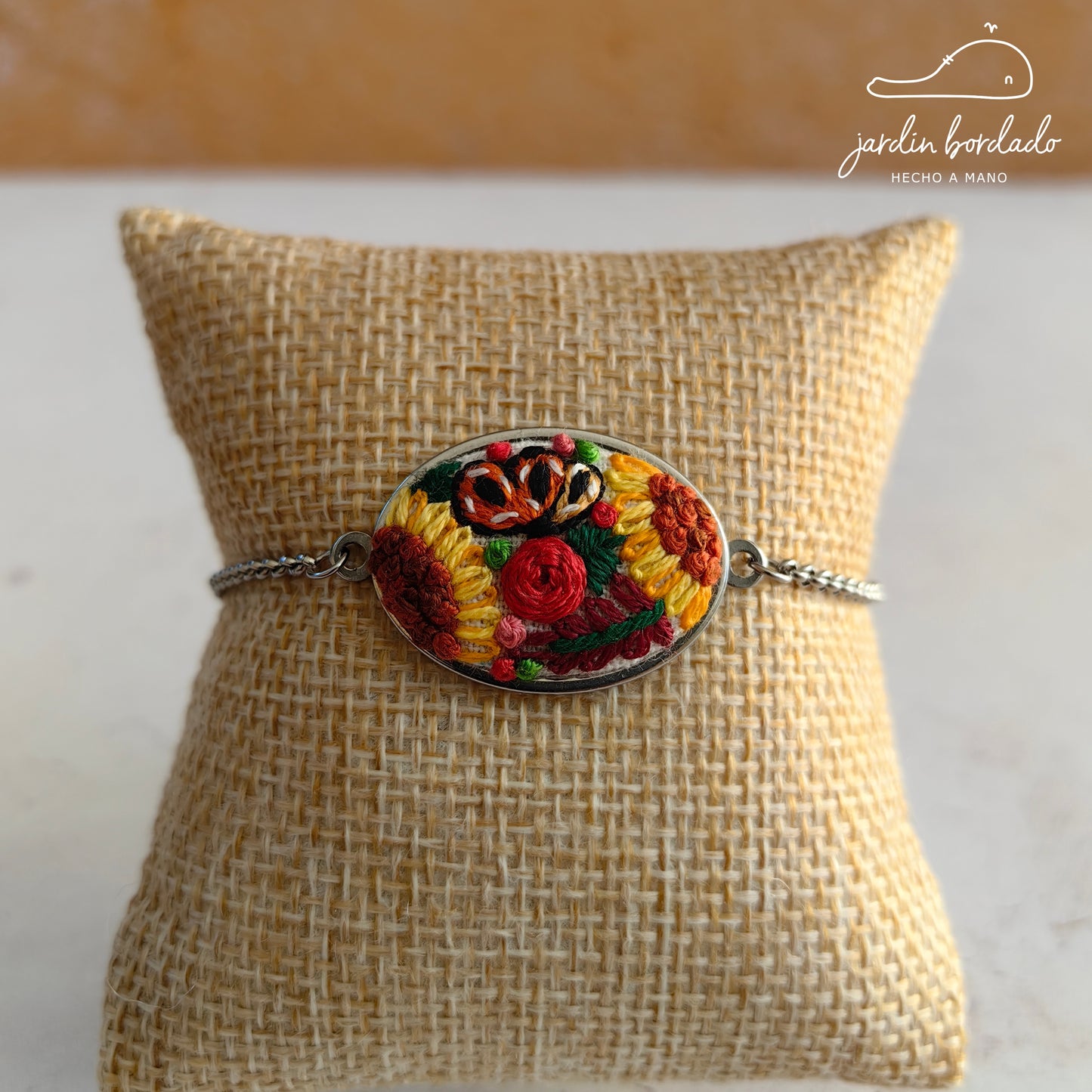 Pulsera girasoles con mariposita